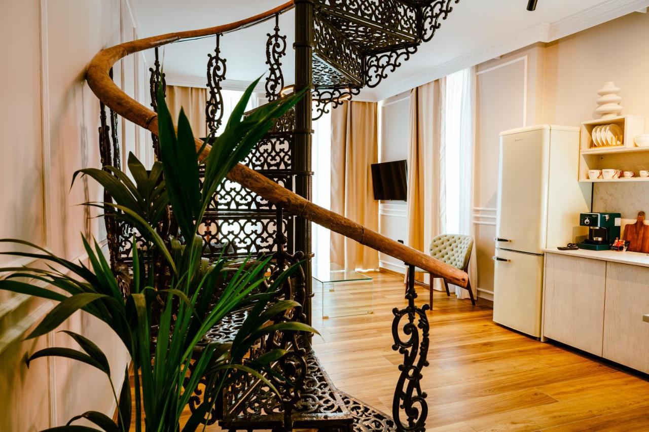 Apartment Nostalgia *